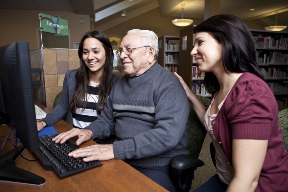 picture of elderly people 